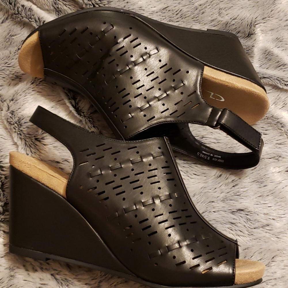 Sandals - Picture 2 of 7